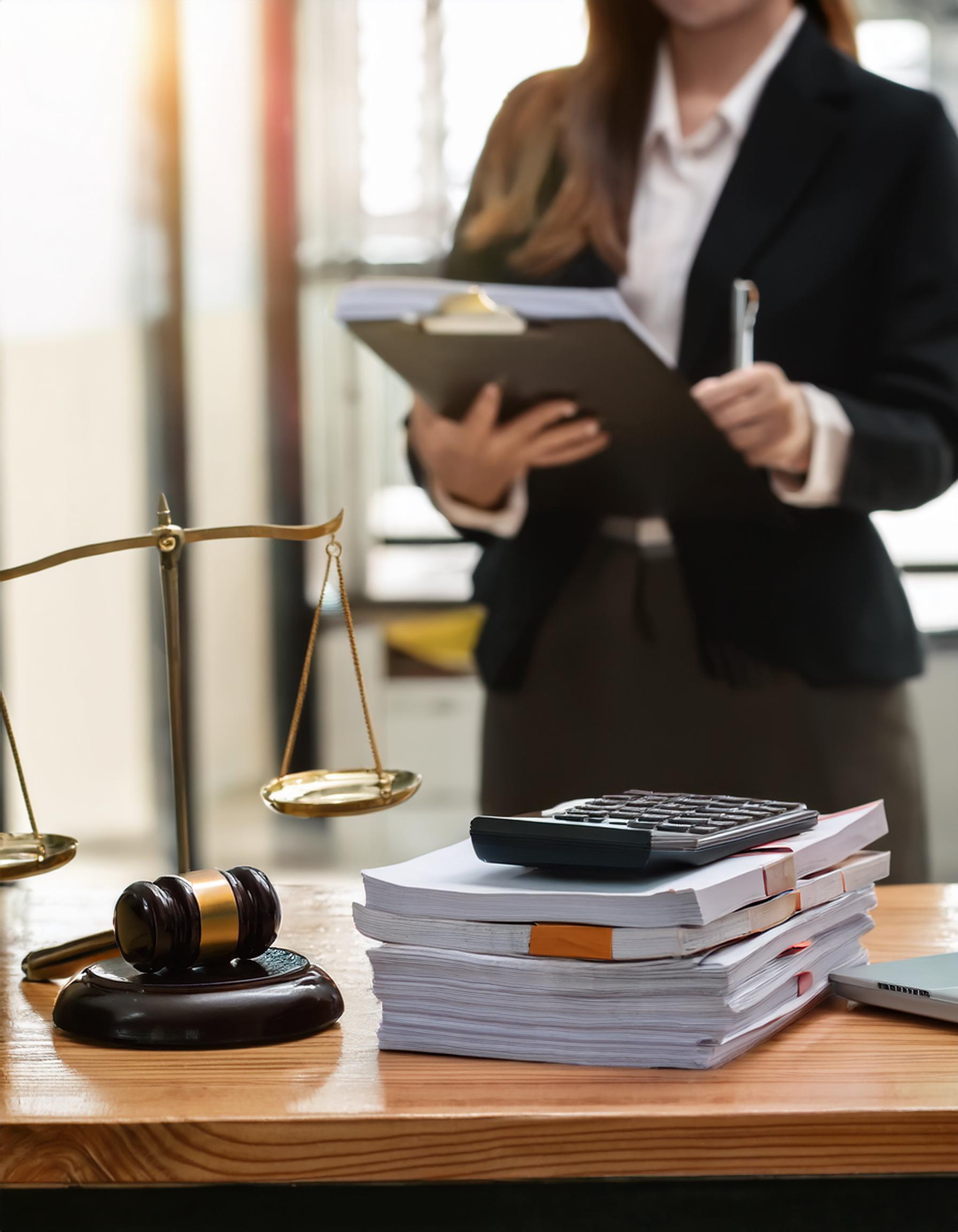 Moderne Steuerberatungsunterlagen in einem Büroumfeld